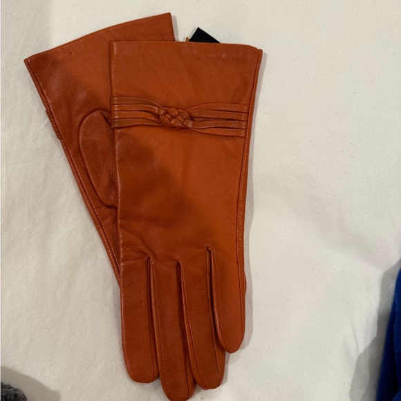 Bundle of 5 gloves and 1 scarf - Picture 6 of 9